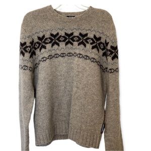 Abercrombie and Fitch sweater in excellent condition